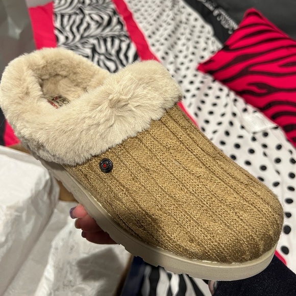 Bobs from Skechers memory foam slippers, new with tag - Picture 1 of 4
